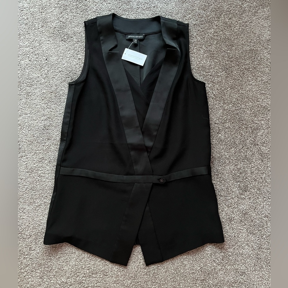 NWT Banana Republic Sleeveless Black Blazer